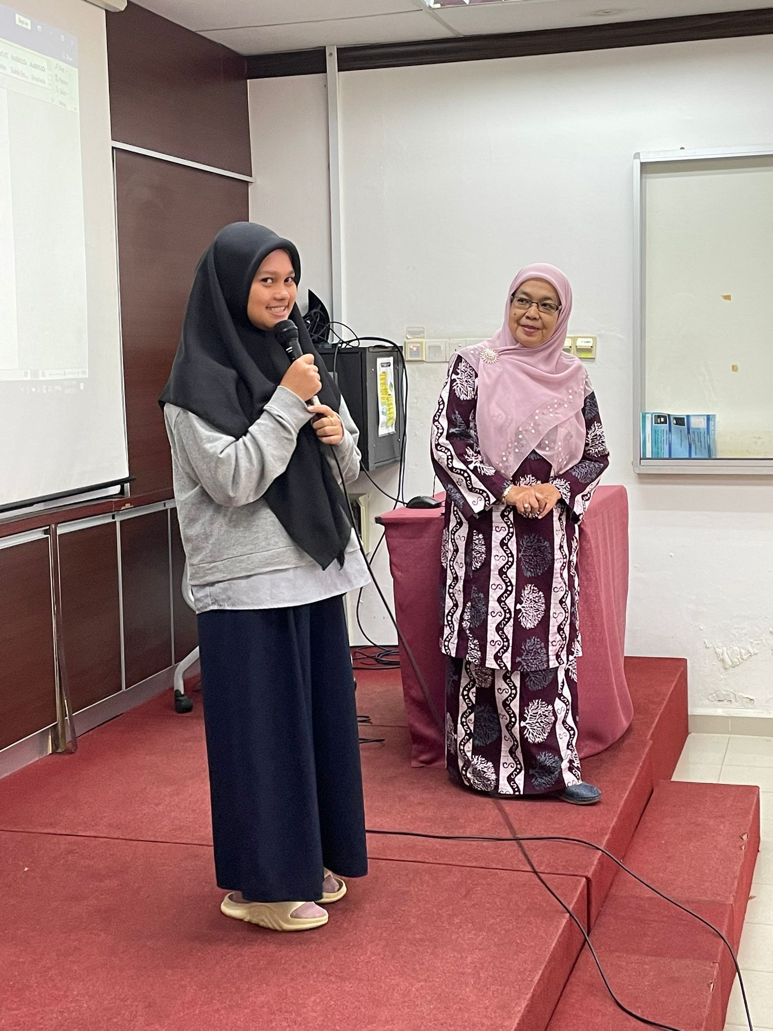 Kem Bahasa Melayu FBI UMK Mengukuhkan Penguasaan Bahasa Pelajar Saiburi Islam Wittaya School, Thailand